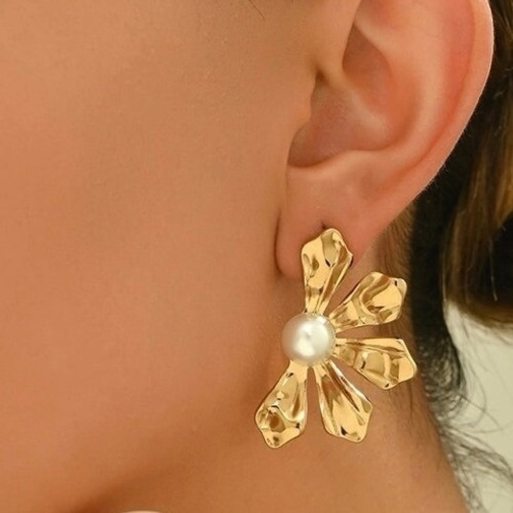 18K Gold Plated Stainless Steel Pearl Flower Stud Earrings NEW